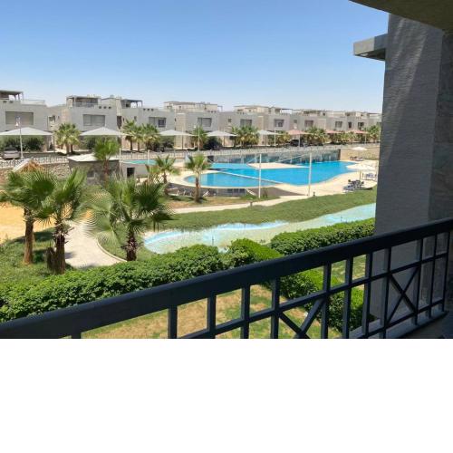 Einbay pool view appartement
