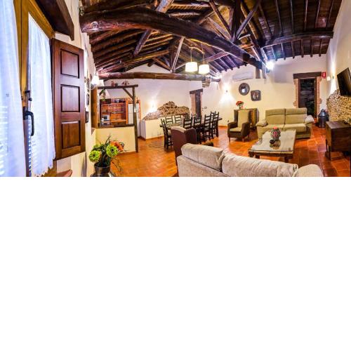 'El Charcón' Casa con piscina compartida