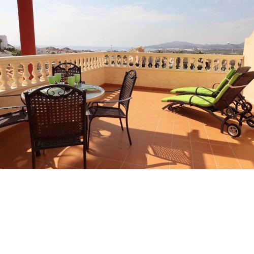 El Cid apartamento soleado vista panorámica al mar y piscina comunitaria