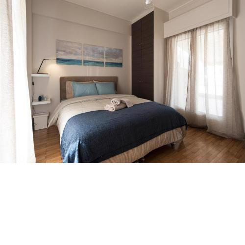 EL GRECO bright, airy penthouse in trendy Petralona