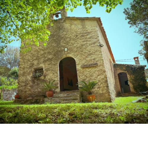 El pati de l'ermita