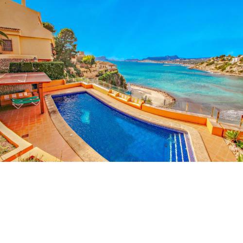 El Portet - beachfront holiday home with private pool in Moraira