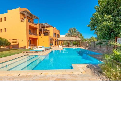 Elegant 1BR Apartment in South Marina Ground Floor