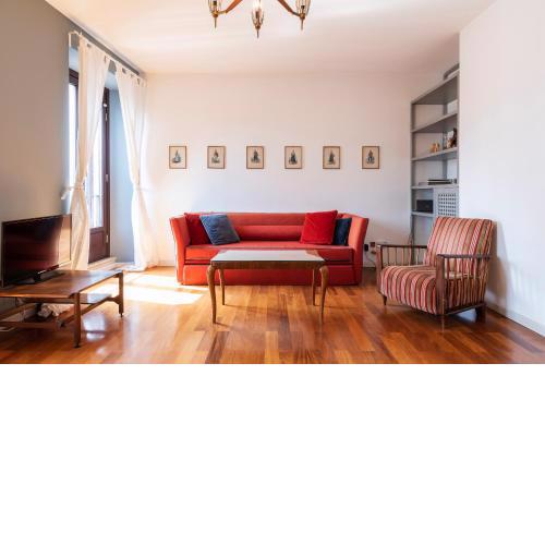 Elegant 2 bedrooms apartments near Duomo