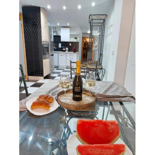 ELEGANT 2 BEDROOMS, Wifi free