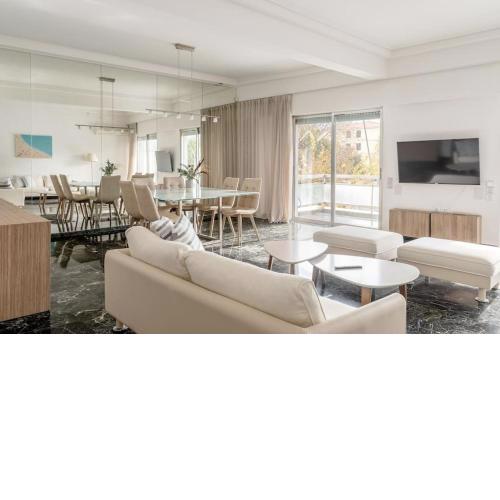 Elegant 2BD Evelpidon Apartment