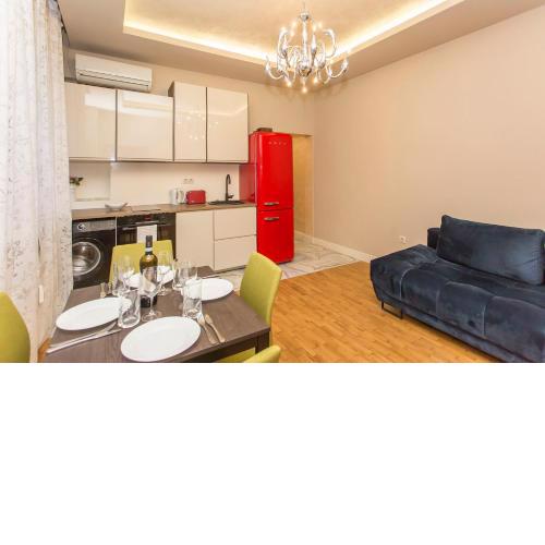 Elegant 2bdr Apartment with a Balcony