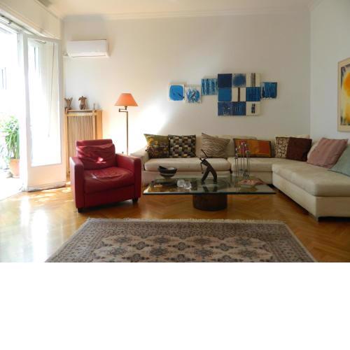 Elegant 3BD apartment in Kolonaki