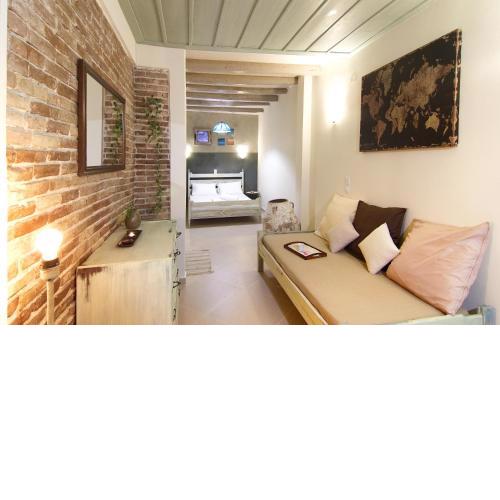 Elegant Apartment by the Venetian Harbor