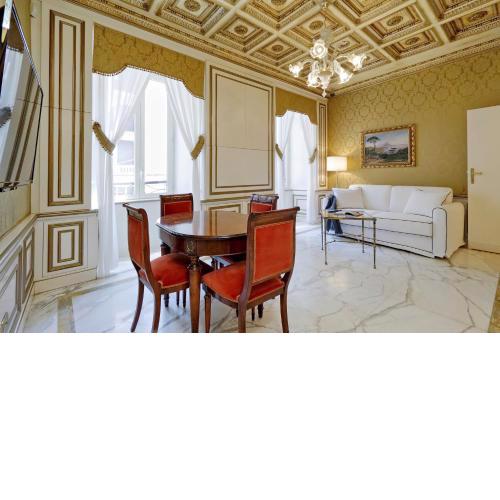 Elegant apartment nearby Trevi Fountain