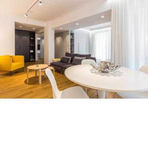 Elegant apartment w great balcony in Vouliagmeni