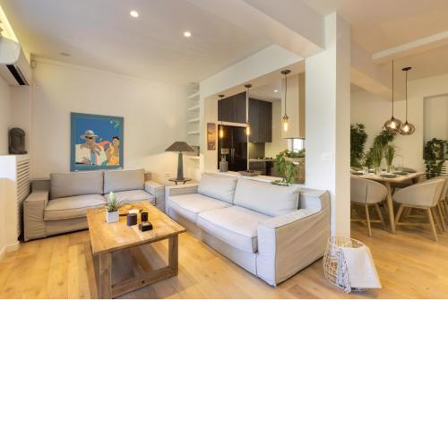 Elegant, Chic, Hip 2 BR w/ forest view in Athens!