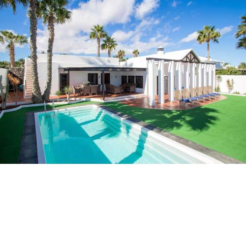 Elegant Costa Teguise Villa Villa Amapola Stunning Seaviews Private heated pool