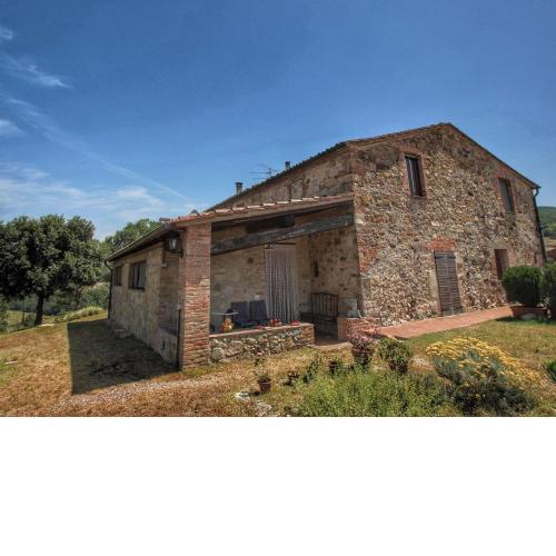 Elegant Cottage in Tuscany with Lake View and Private Garden
