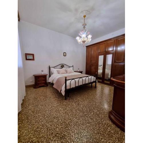 [Elegant flat 15 minutes to Venice with PARKING e NETFLIX]