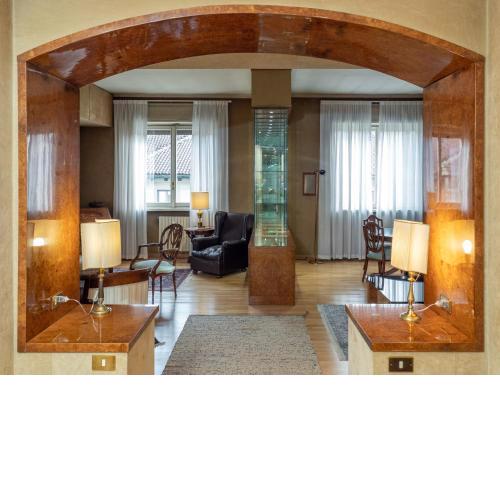 Elegant Flat in Milan's Heart