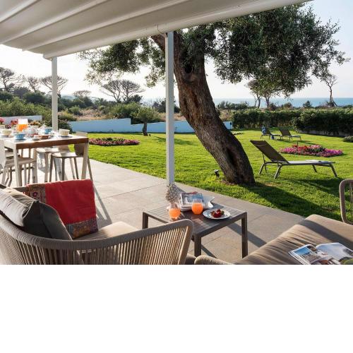 Elegant holiday home in Cefal with garden