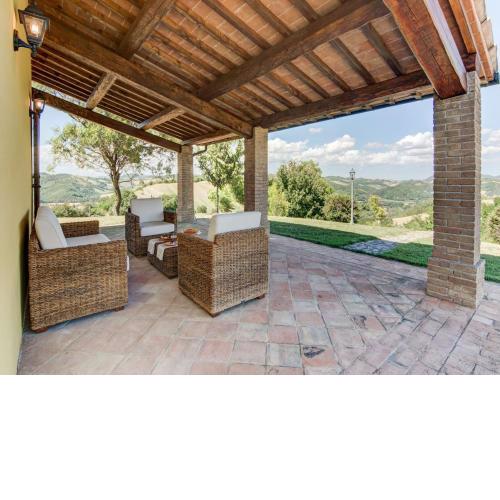Elegant Holiday Home in Urbania with Garden