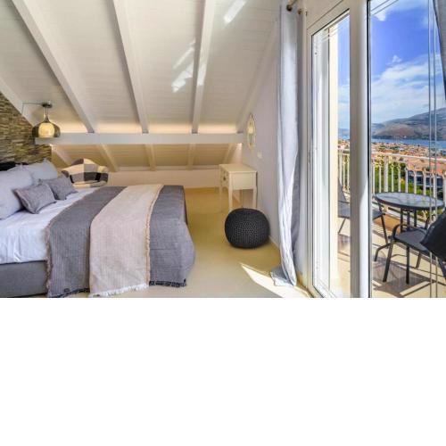 Elegant Penthouse with Sea View