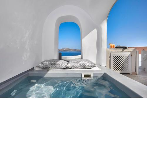 Elegant Santorini House Villa Sensational Caldera View-Outdoor Hot Tub Oia