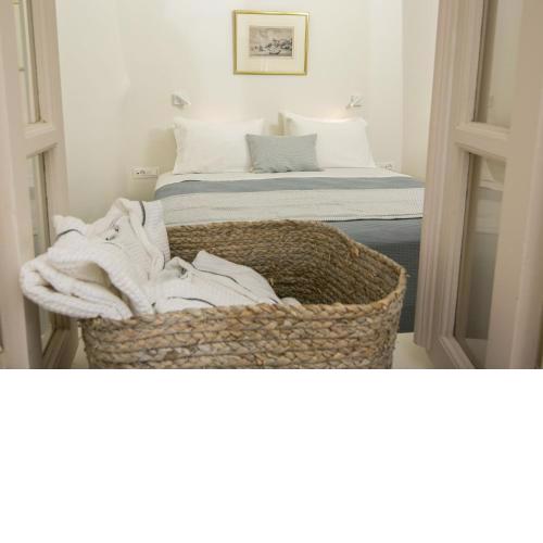 Elegant Santorini Villa Villa Mariniou Private Hot Tub Air Conditioning 2 Bedrooms Oia