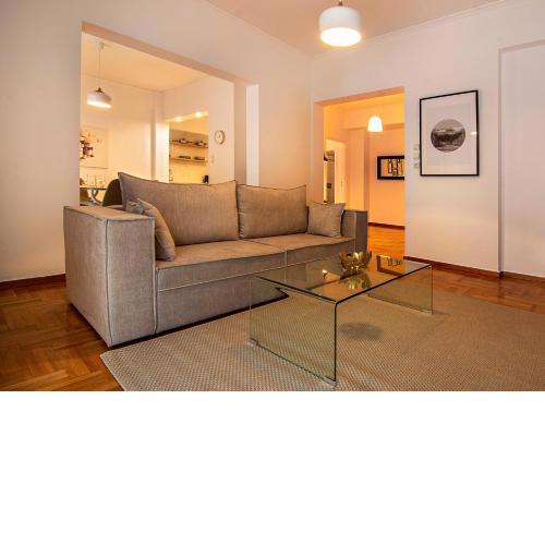 Elegant, spacious & minimalist aptm w/balcony