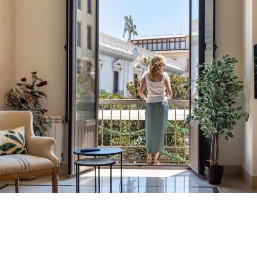 Elegant Townhall Apartment with views