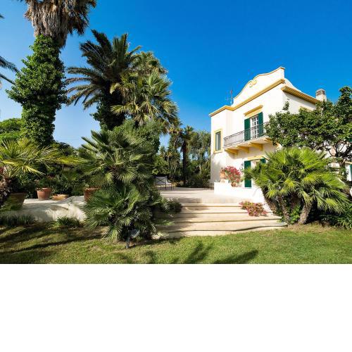 Elegant villa in Salemi with swimming pool