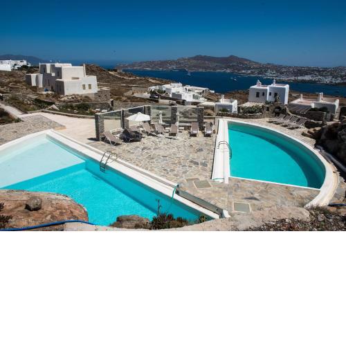 Elegant villa with ocean views 2 shared pools