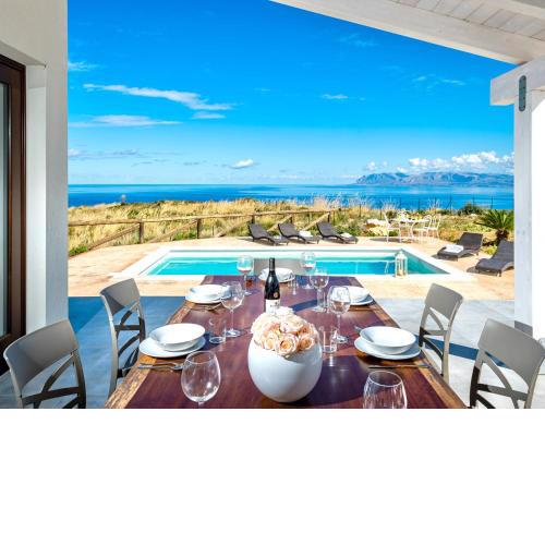 Elegant villa with private pool and sea view