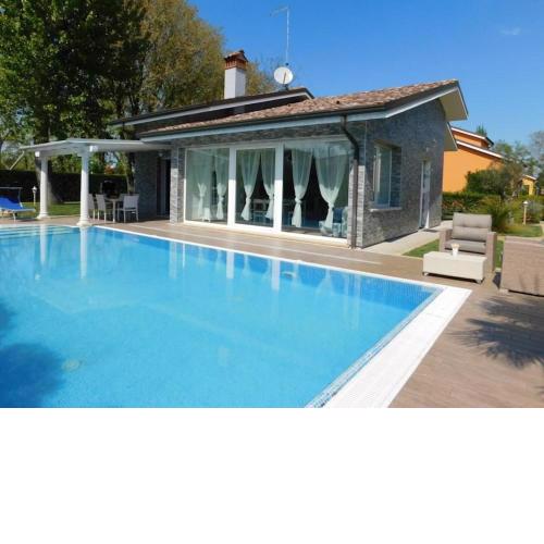 Elegant Villa with Swimming Pool - Isola Albarella