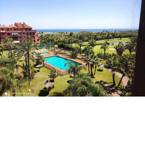 Elegante Apartamento en Playa Granada & Golf