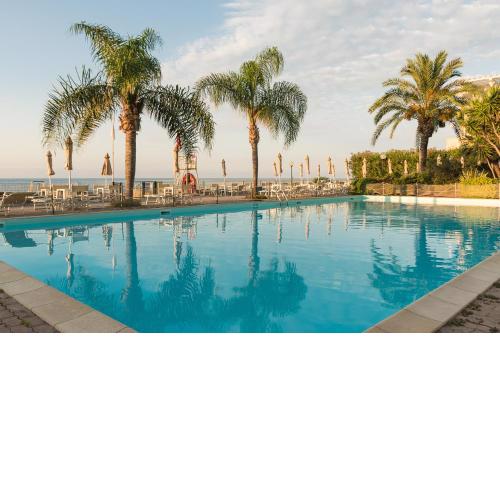 Elegante Appartamento con Piscina - Wi-Fi & Box Privato
