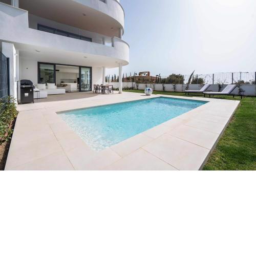 Elegante oasis con piscina privada