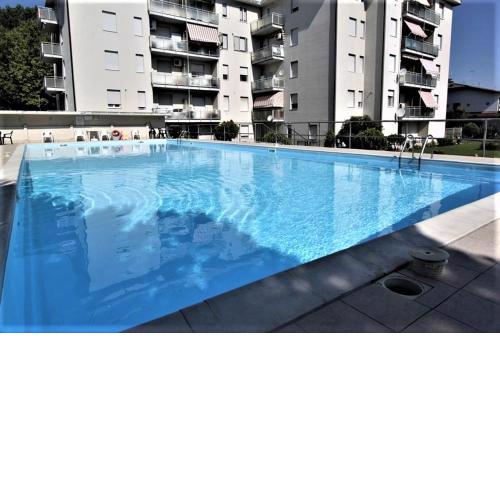 ELENA ATTICO con TERRAZZA, SOLARIUM VISTA MARE e piscina condominiale