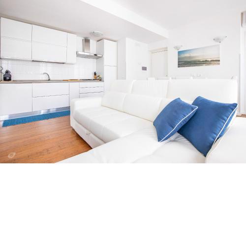Elena House White Apartment