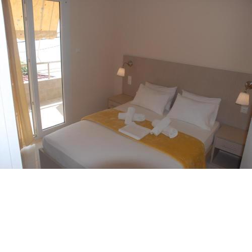 Eleni Kandilari Rooms
