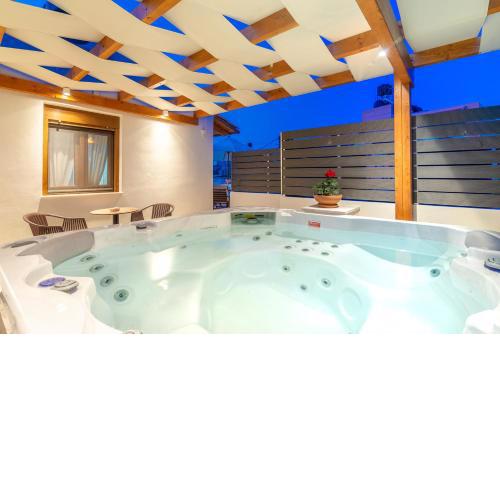 Eleni Luxury Maisonette with Jacuzzi