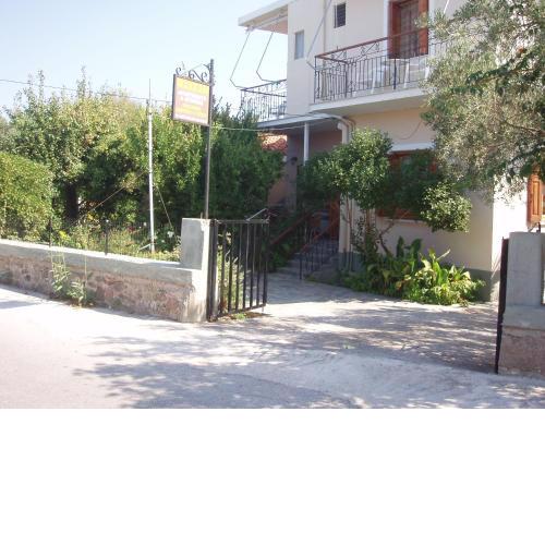 Eleni Studios & Apartments