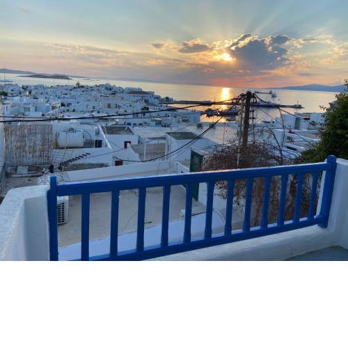 Elenitas Town House with veranda and sea view