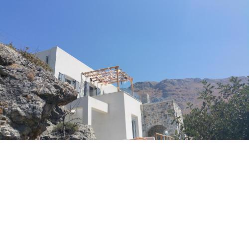 EliaPetra 4 Bedroom Villa with Plunge Pool and Yoga Studio access