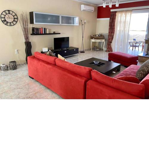 Elina's Spacious Apartment in Patras
