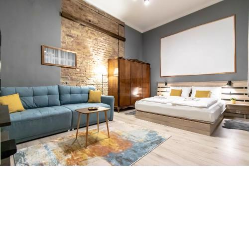 Elisabeth Bridge Home in the Heart of the city with AC