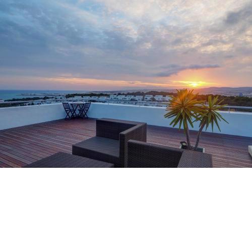 Elora Penthouse with Sea Views by Hello Homes Sitges
