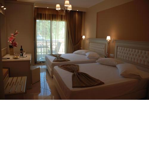 Elxis Luxury Resort