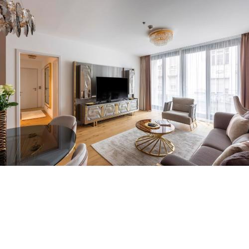 Emerald Luxury Downtown Apartment with Free Sauna & Gym