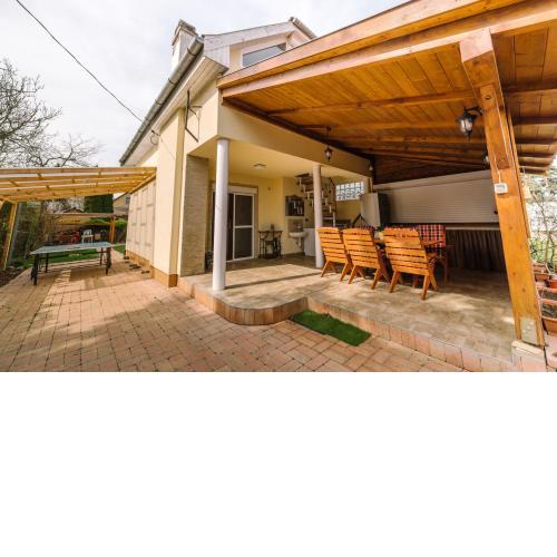 Emese Vendégház - 4BR, Terrace, Garden