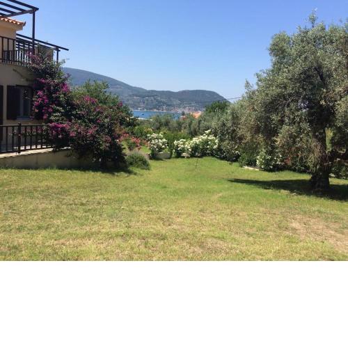 Emilia House ,private yard, 1 km to town, sleeps 4