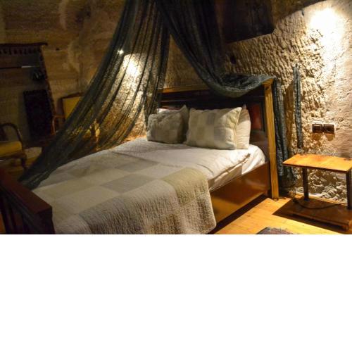 Emilys Cave Hotel