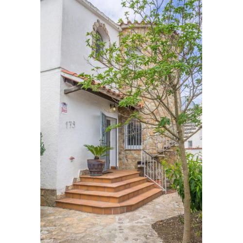 Empurialola -Encantadora Casa con jardin cerca del centro -142